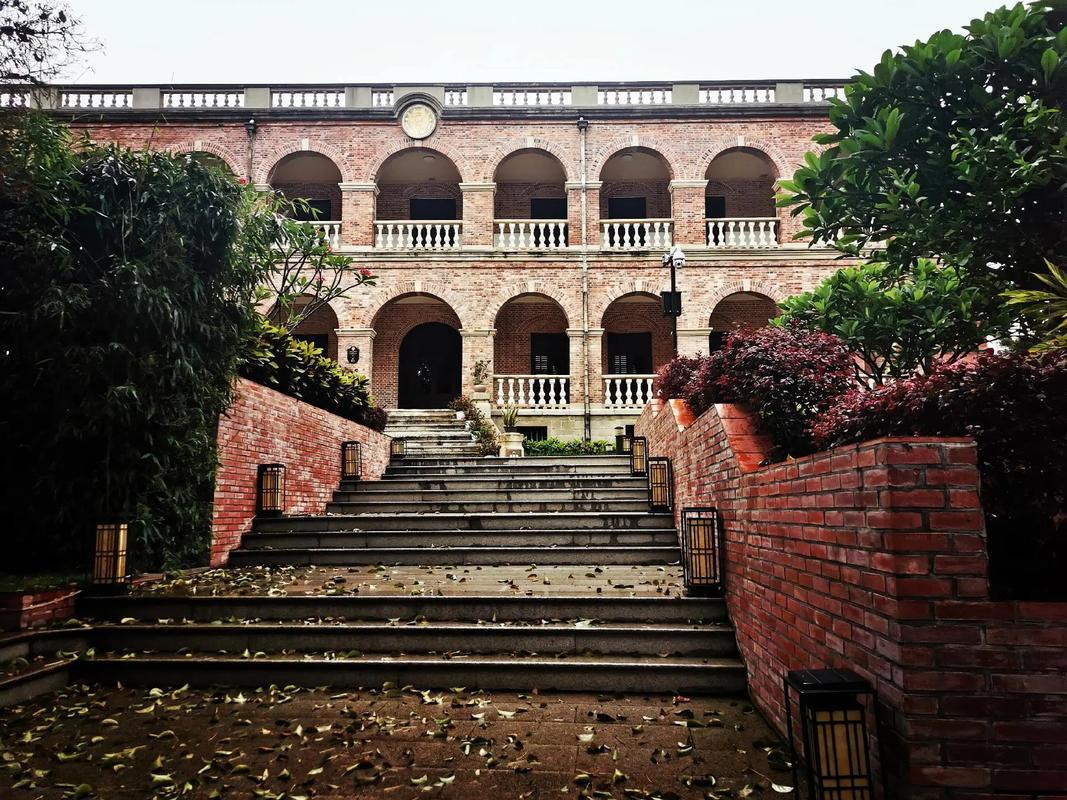 鼓浪嶼的萬國建筑,歷史的真實訴說!百年南洋紅磚洋樓,嶼其想念